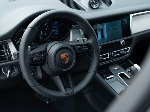 Certified 2023 Porsche Macan AWD/4WD image 13