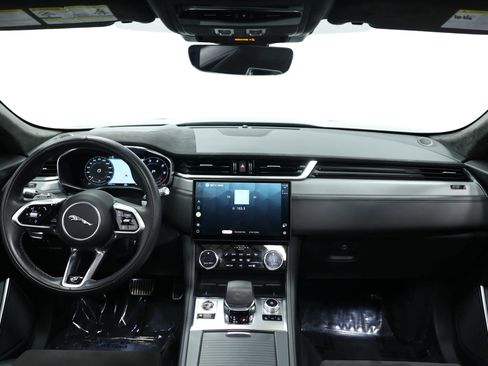Used 2021 Jaguar F-PACE SVR image 43