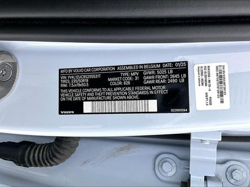 Certified 2025 Volvo XC40 B5 Plus AWD/4WD image 44