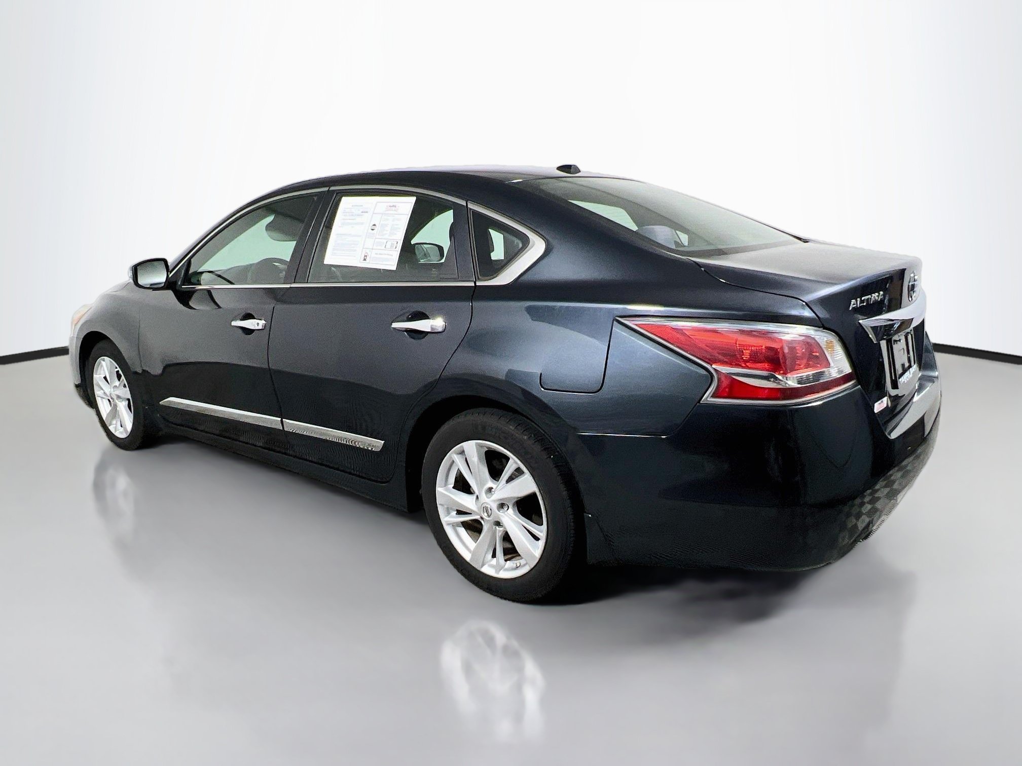 Used 2015 Nissan Altima 2.5 SV w/ Convenience Package FWD image 8