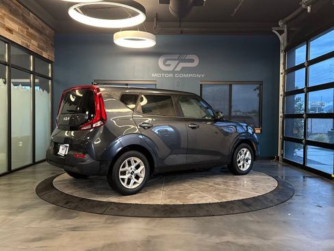 Used 2022 Kia Soul LX w/ Technology Package FWD image 3