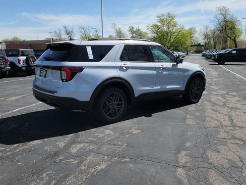 New 2026 Ford Explorer ST-Line w/ ST-Line Street Pack AWD/4WD image 13