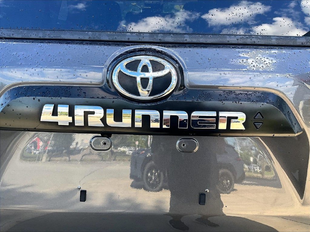 Used 2023 Toyota 4Runner TRD Off-Road Premium w/ Moonroof Package AWD/4WD image 27