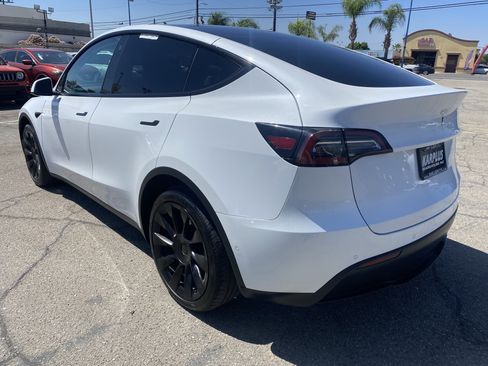 Used 2021 Tesla Model Y Long Range AWD/4WD image 12