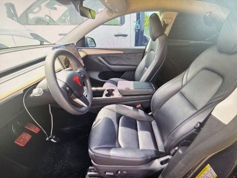 Used 2023 Tesla Model Y Long Range AWD/4WD image 7
