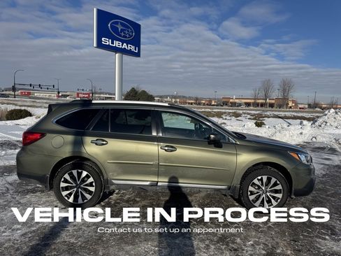 Used 2017 Subaru Outback 2.5i Touring image 2