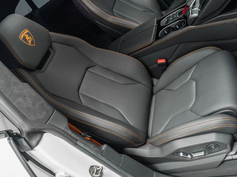 Used 2022 Lamborghini Urus AWD/4WD image 25