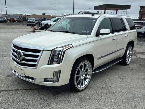Used 2015 Cadillac Escalade Premium AWD/4WD image 2