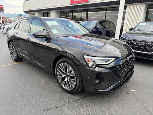 Used 2024 Audi Q8 e-tron Premium Plus w/ Premium Plus Package AWD/4WD image 2
