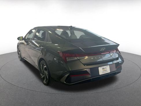 Used 2025 Hyundai Elantra Limited image 11