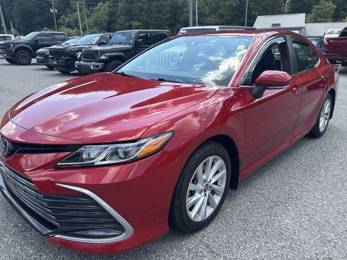 Used 2024 Toyota Camry LE FWD image 8