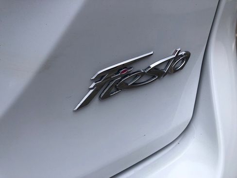 Used 2015 Ford Fiesta SE image 16