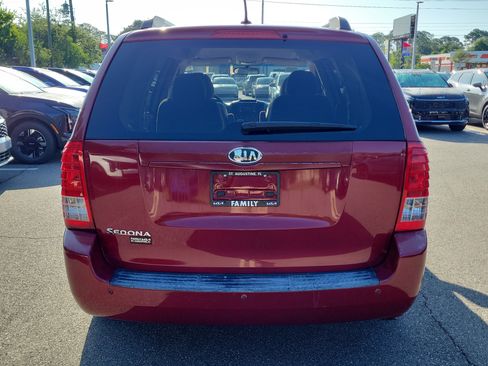 Used 2011 Kia Sedona LX FWD image 5