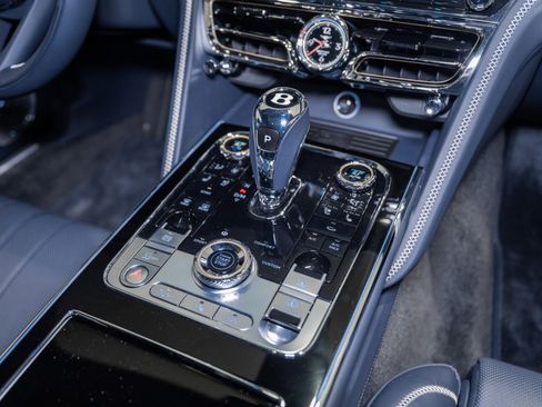 Certified 2024 Bentley Flying Spur V8 AWD/4WD image 45