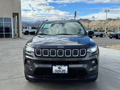 Used 2022 Jeep Compass Latitude image 2