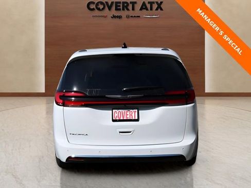 New 2026 Chrysler Pacifica Select image 4