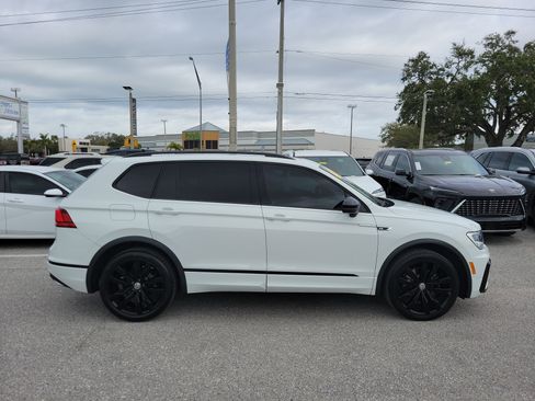 Used 2020 Volkswagen Tiguan SE R-Line image 3