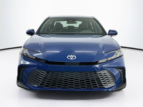 Used 2025 Toyota Camry SE FWD image 2