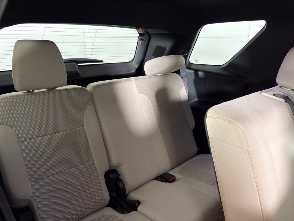 Used 2022 Chevrolet Traverse LS FWD image 25