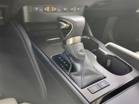 Used 2024 Lexus ES 300h w/ Luxury Package image 27