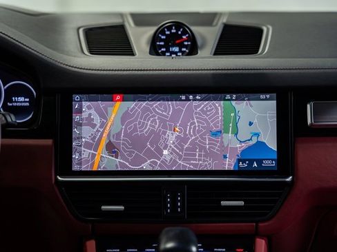 Used 2021 Porsche Cayenne Turbo image 17