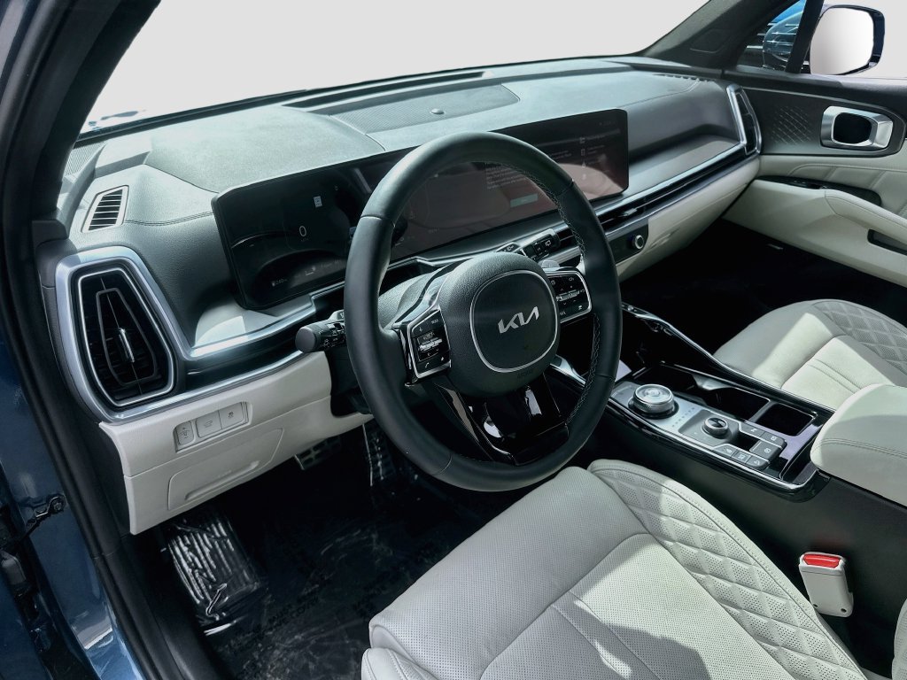 Certified 2025 Kia Sorento SX Prestige AWD/4WD image 9