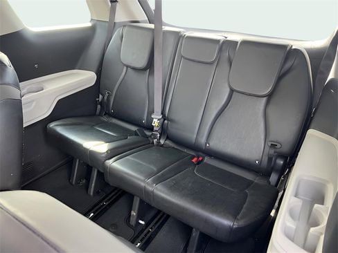 Used 2022 Kia Carnival LX image 8