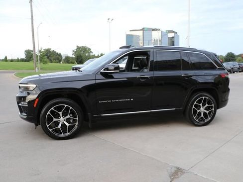 Used 2022 Jeep Grand Cherokee Summit AWD/4WD image 4