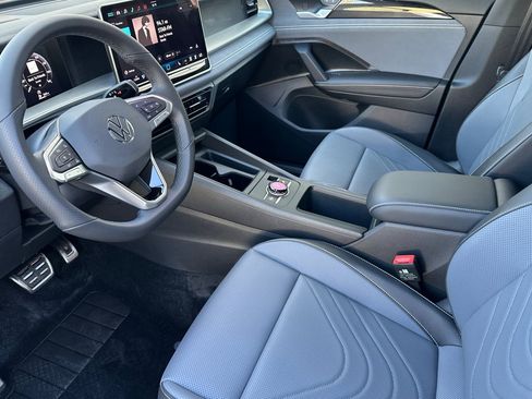 New 2026 Volkswagen Tiguan SE R-Line image 8