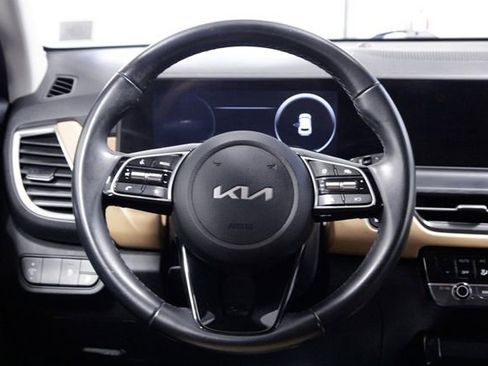 Used 2024 Kia Seltos EX image 17