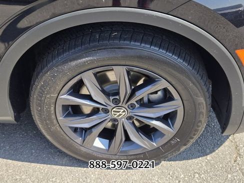 Certified 2022 Volkswagen Tiguan SE FWD image 21