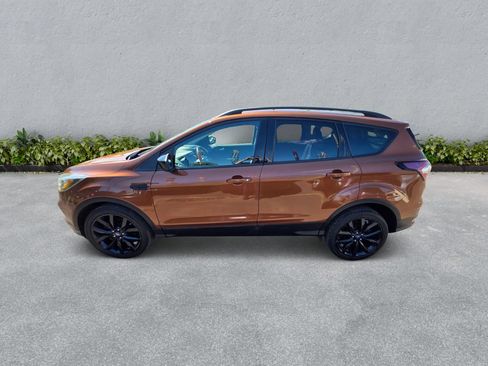 Used 2017 Ford Escape SE w/ Equipment Group 201A AWD/4WD image 8