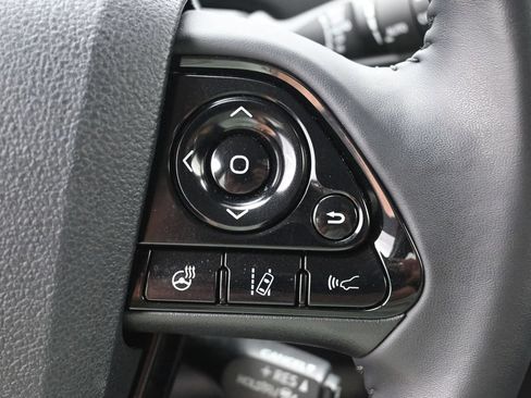 Certified 2019 Toyota Prius XLE AWD/4WD image 17