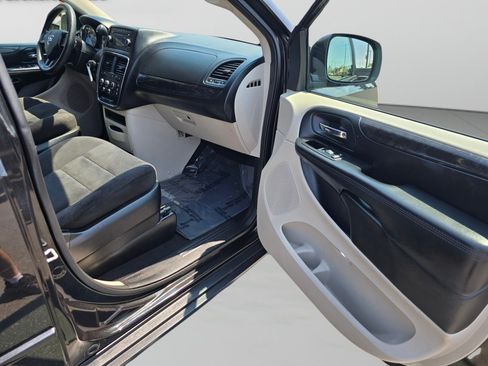 Used 2014 Dodge Grand Caravan SE w/ Quick Order Package 29E SE FWD image 26