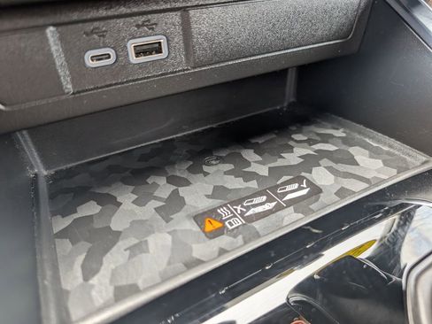 Used 2023 GMC Canyon Denali w/ Denali Black Edition image 23