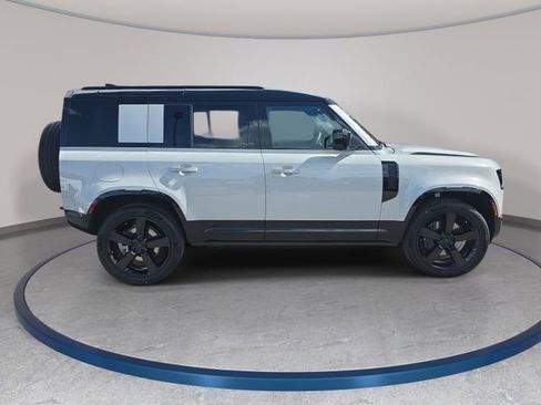 New 2026 Land Rover Defender 110 X-Dynamic SE AWD/4WD image 4
