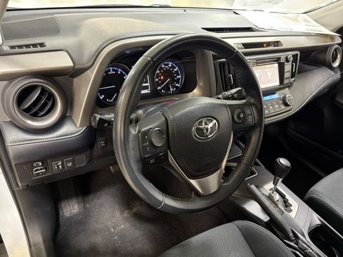 Used 2018 Toyota RAV4 XLE AWD/4WD image 9
