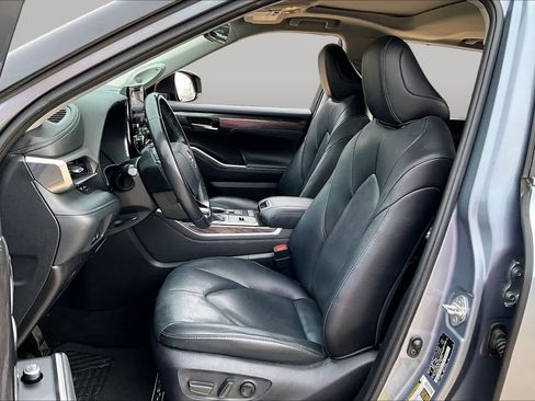 Used 2020 Toyota Highlander Limited FWD image 8