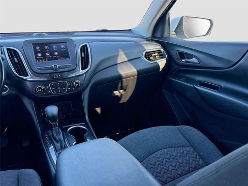 Used 2022 Chevrolet Equinox LT w/ Driver Convenience Package image 21