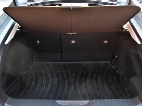 Used 2024 Toyota Prius LE FWD image 38