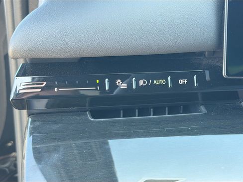 Used 2024 BMW 530i w/ Premium Package image 37