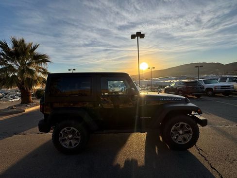 Used 2014 Jeep Wrangler Rubicon w/ Power Convenience Group image 6