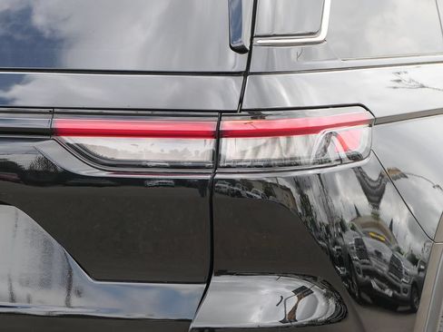 Used 2023 Jeep Grand Cherokee 4WD 4xe image 4