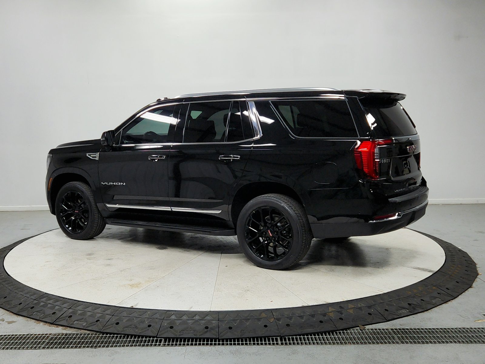 Used 2026 GMC Yukon Elevation w/ Elevation Premium Package AWD/4WD image 6