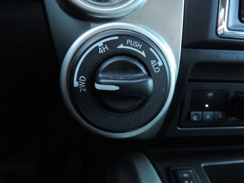 Used 2021 Nissan Titan SV w/ SV Convenience Package image 29