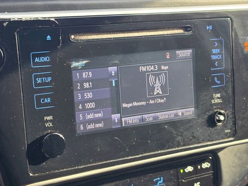 Used 2018 Toyota Corolla LE FWD image 18