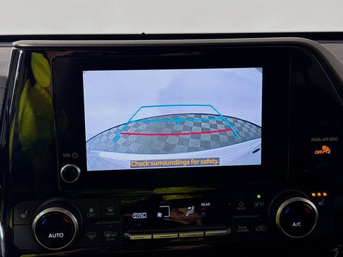 Certified 2023 Toyota Highlander XLE image 16