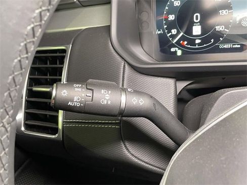 Used 2025 Land Rover Discovery Dynamic SE image 42
