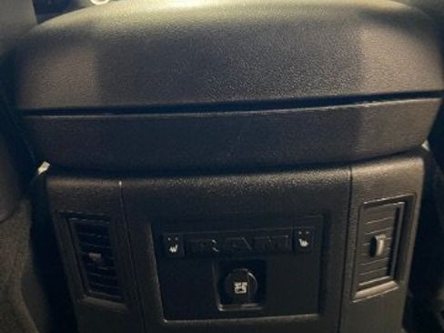 Used 2018 RAM 2500 Laramie w/ Convenience Group AWD/4WD image 17