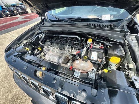 Used 2021 Jeep Renegade Latitude FWD image 29